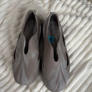 Keds Women's Gray Patterned Mules